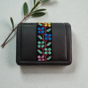 Black Embroidered Square Crossbody Bag Leather Gold Chain 18×14 cm